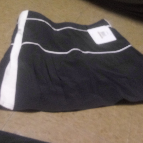 Oakley Bowtie Skort - Picture 5 of 5